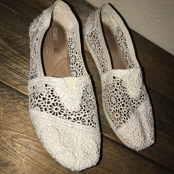 Women’s Toms - Picture 2 of 5